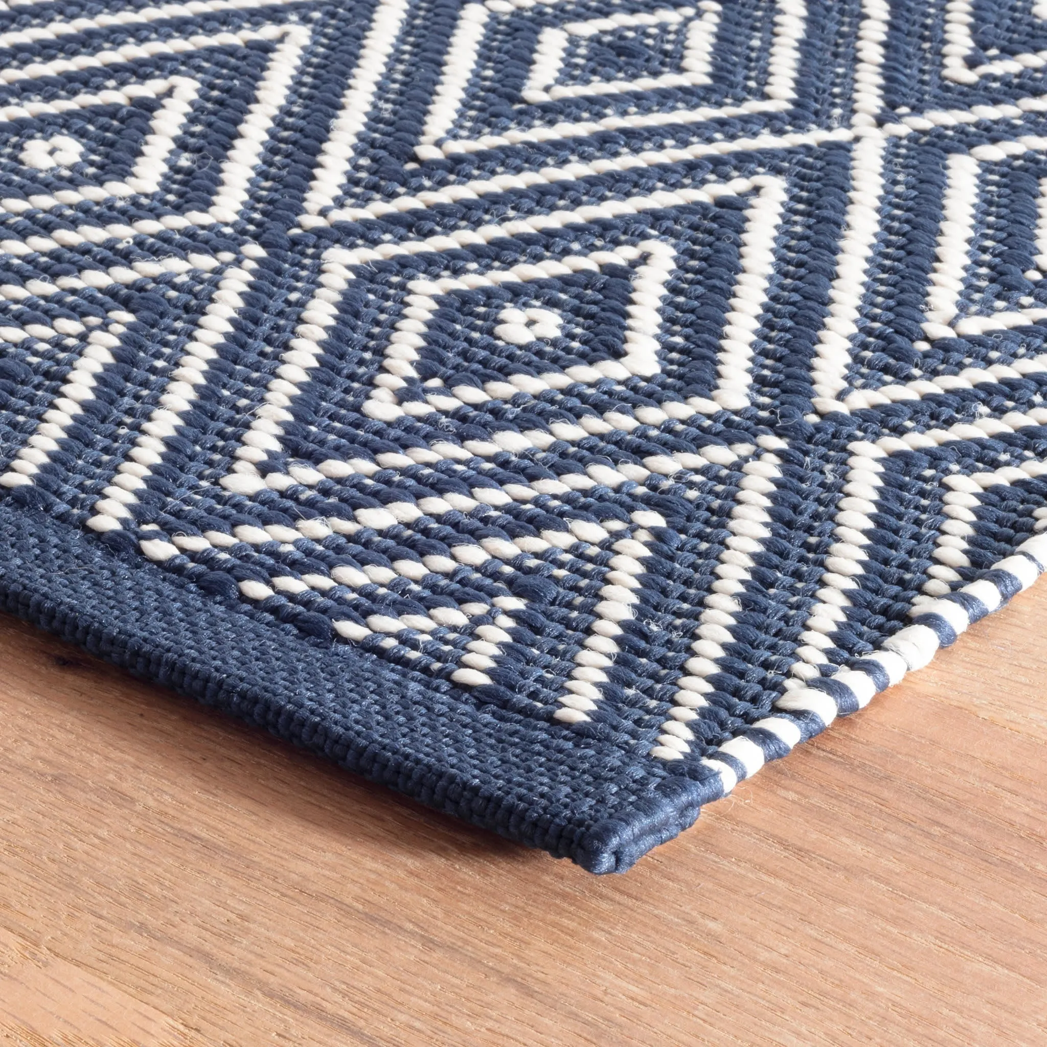 Diamond Navy/Ivory Handwoven Indoor/Outdoor Rug