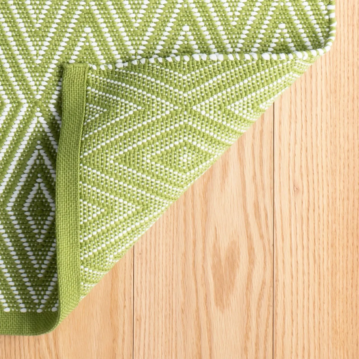 Diamond Sprout/White Handwoven Indoor/Outdoor Rug