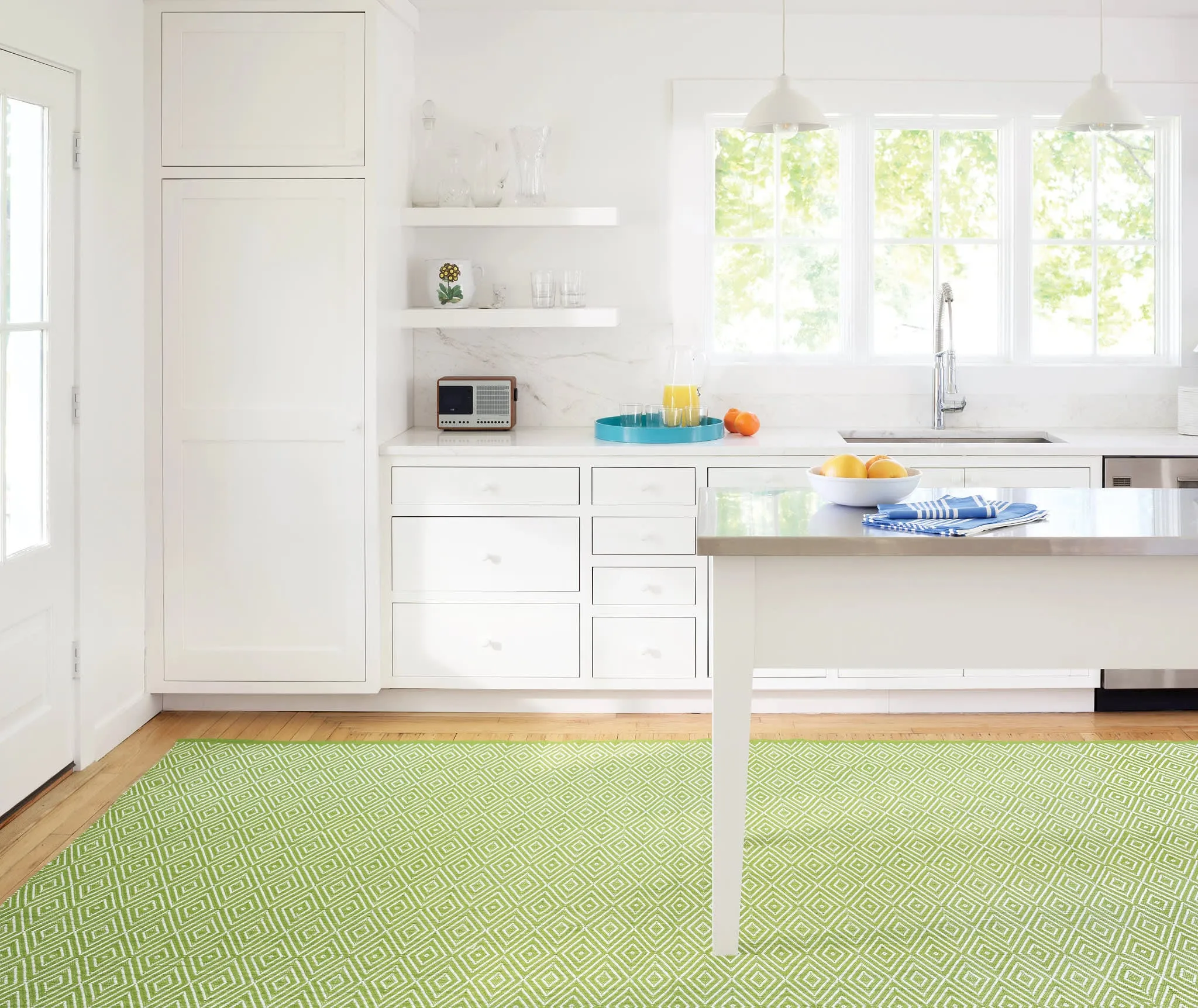 Diamond Sprout/White Handwoven Indoor/Outdoor Rug