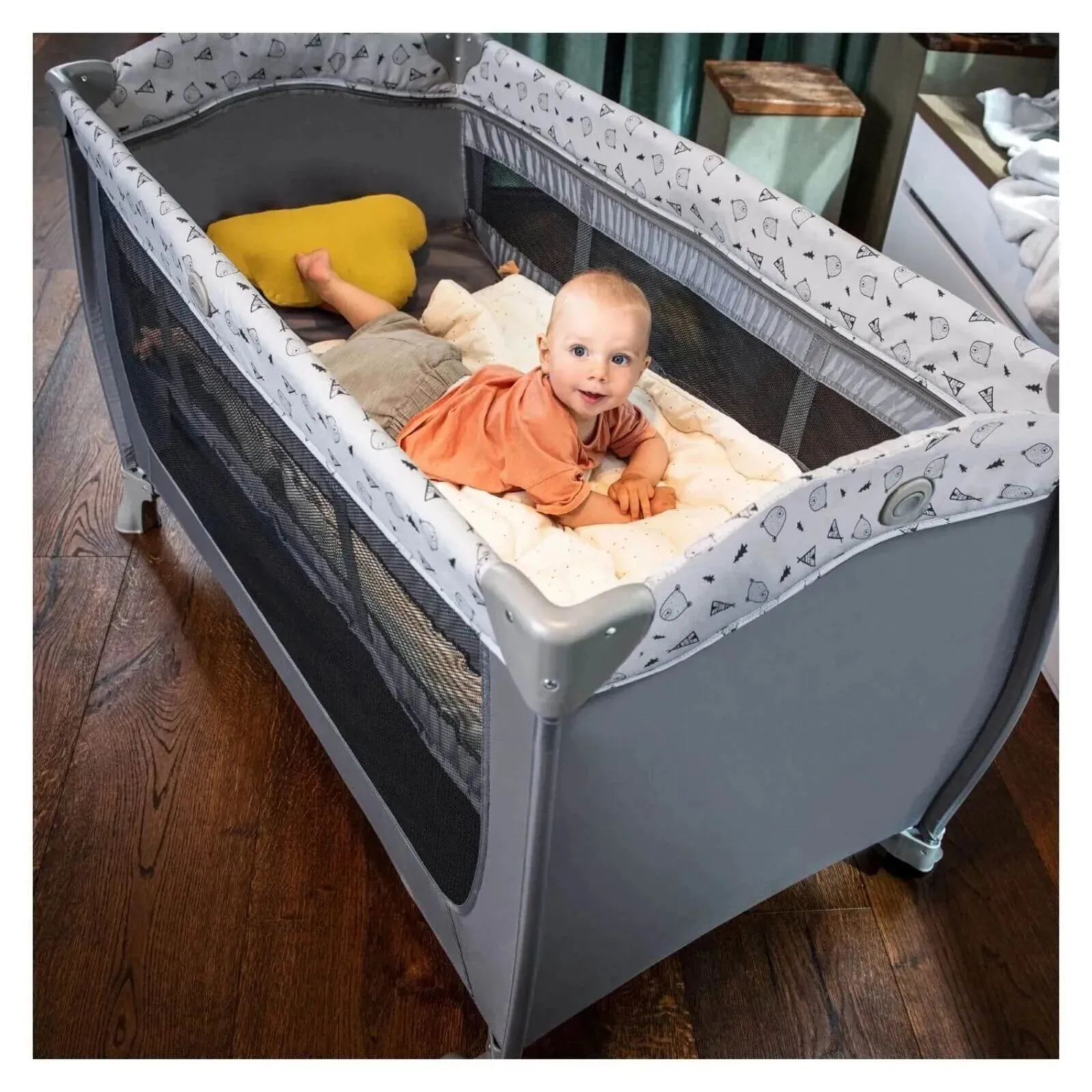 Hauck Sleep n Play Center Bassinet Travel Cot / Playpen - Stars